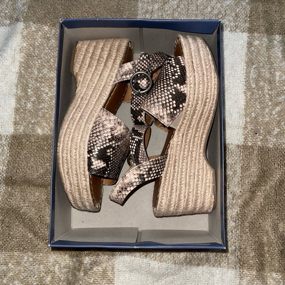 Women’s snakeskin wedges - Picture 2 of 4